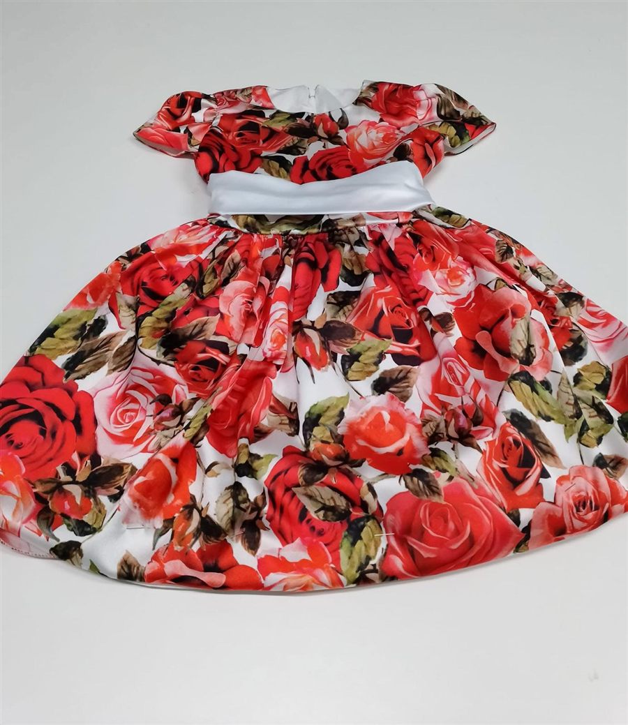 Abitino da bambina in raso a rose rosse — confezione su misura